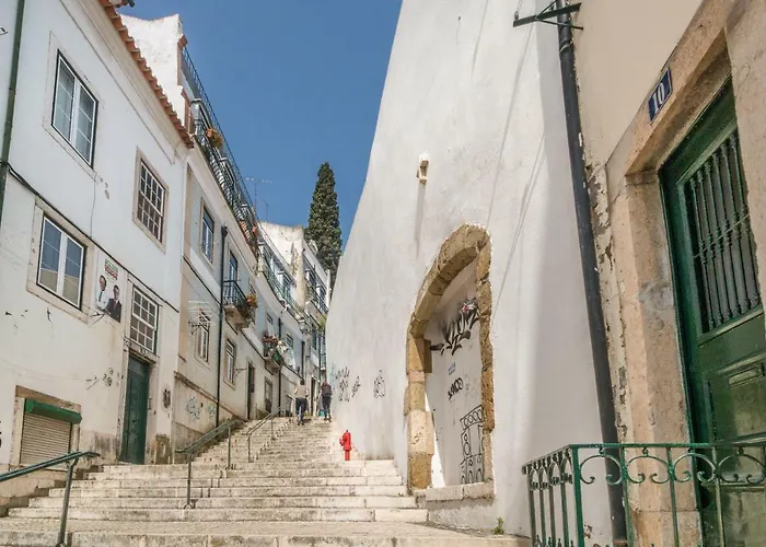 Visit Lisbon4fun - Alfama *